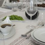 Vacker bordsduk och festdukning