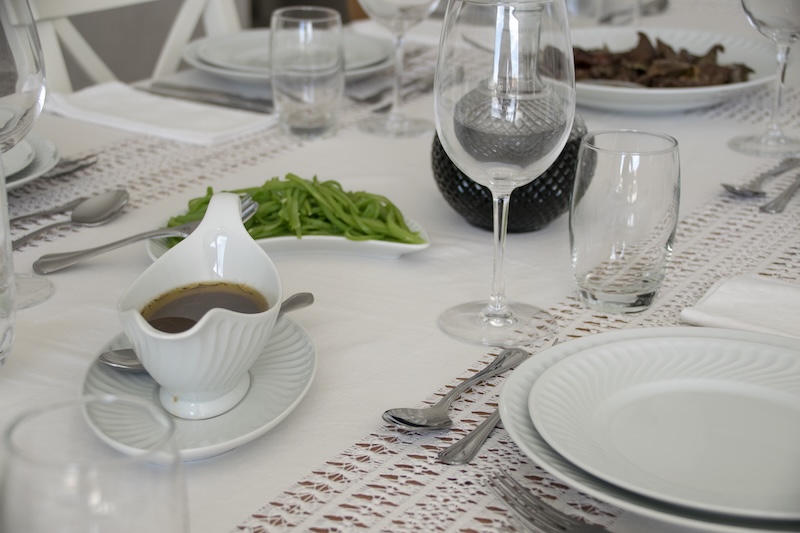 Vacker bordsduk och festdukning